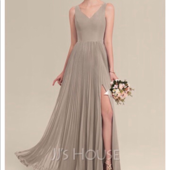 Attended a wedding as a bridesmaid. I’m 5’5 sz8 - Picture 2 of 3